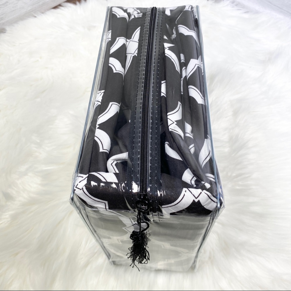 ✨RESTOCKING SOON✨Full 4pc Black Arabesque Bedsheets - Picture 3 of 5